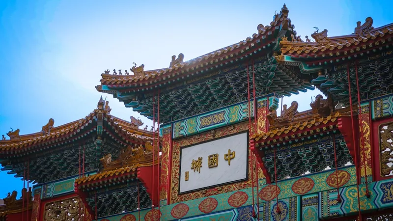 기와가 겹겹이 얹힌 중국 전통 건축 지붕