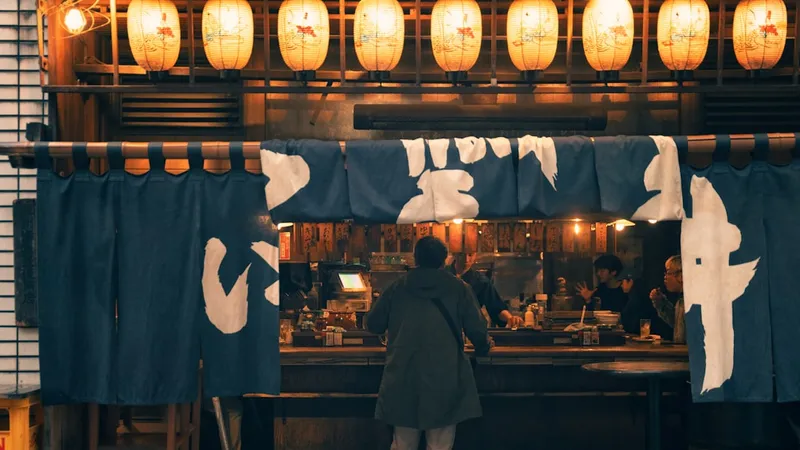 입장 — 일본 식당 입구에 걸린 노렌